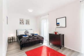 New Blue Danube Apartment with Balcony and Parking